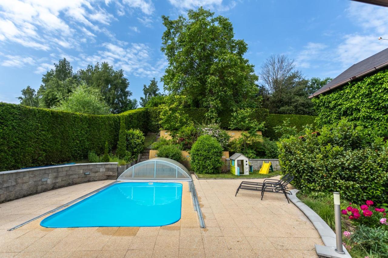 Private Summer House With Swimming Pool, Beach Bar And Pit For Football And Volleyball Hvezdonice Bagian luar foto