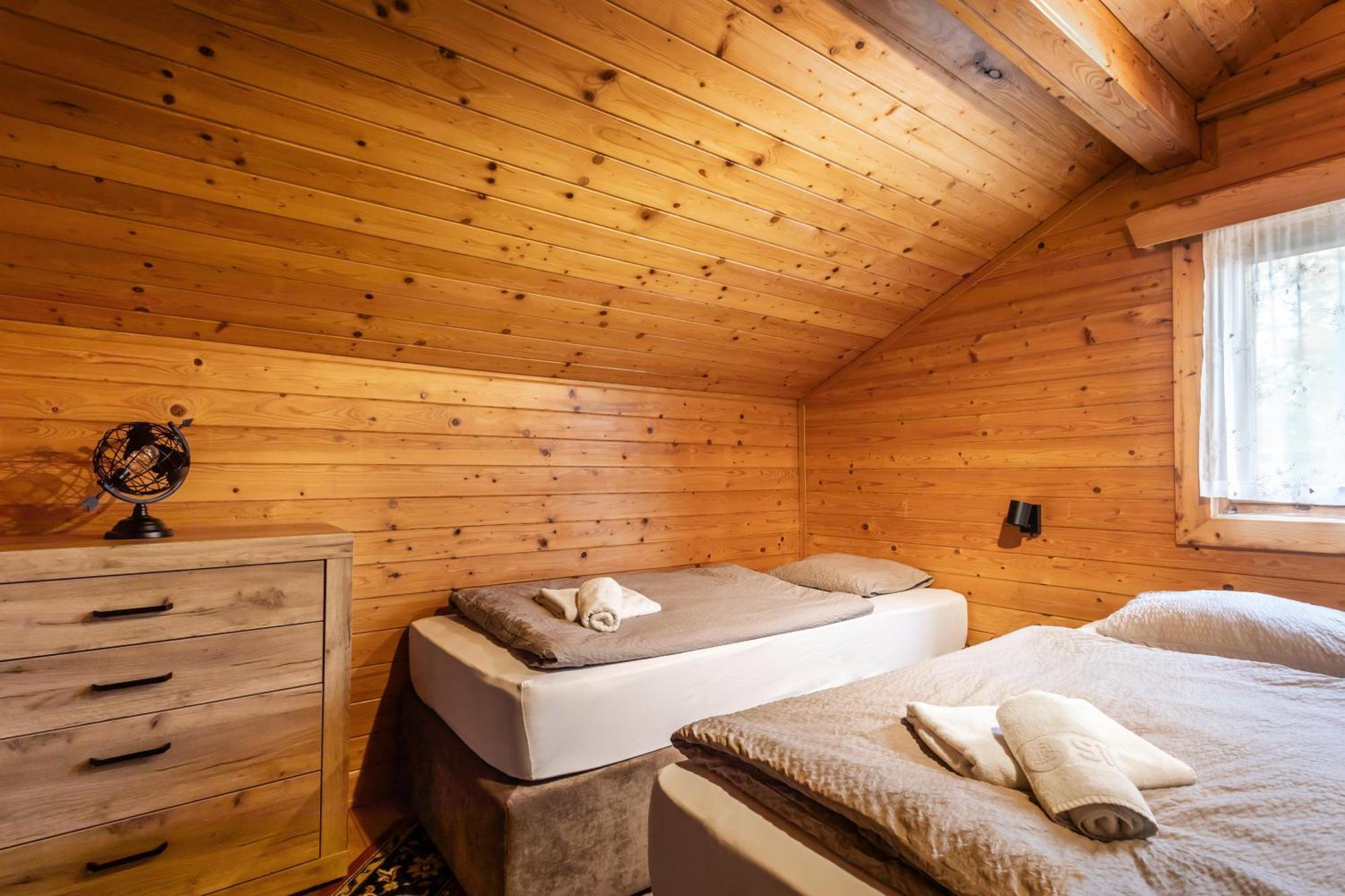 Private Summer House With Swimming Pool, Beach Bar And Pit For Football And Volleyball Hvezdonice Bagian luar foto