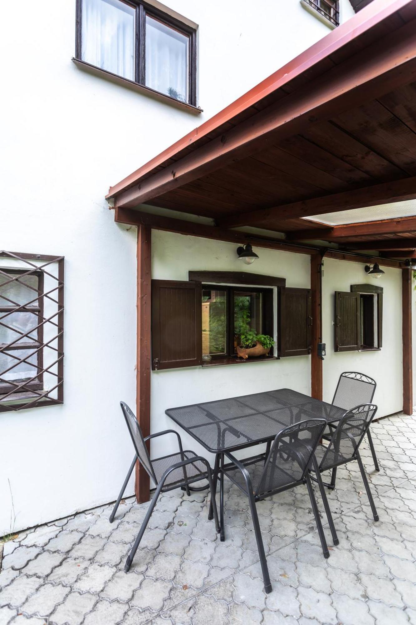 Private Summer House With Swimming Pool, Beach Bar And Pit For Football And Volleyball Hvezdonice Bagian luar foto