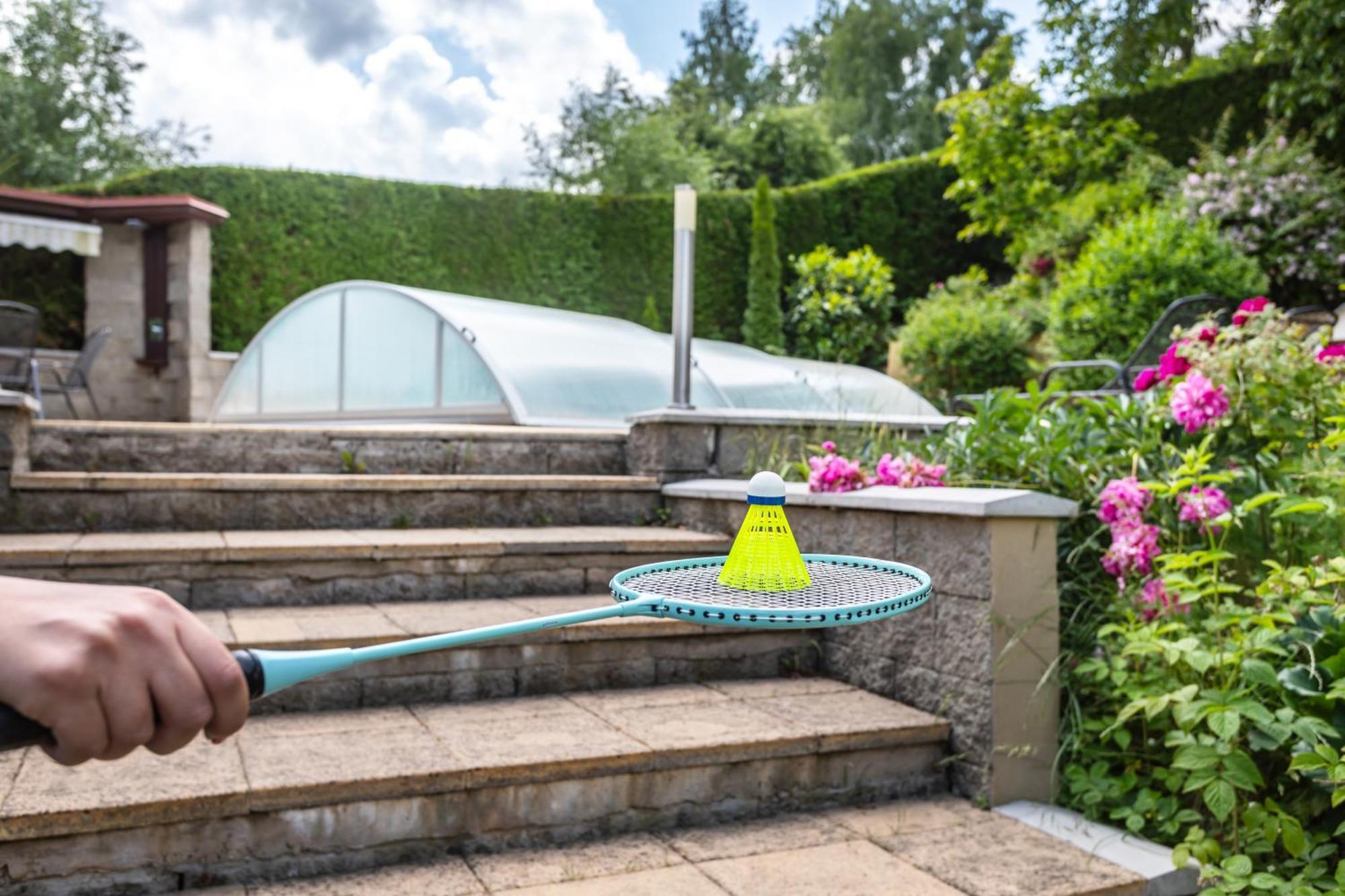 Private Summer House With Swimming Pool, Beach Bar And Pit For Football And Volleyball Hvezdonice Bagian luar foto