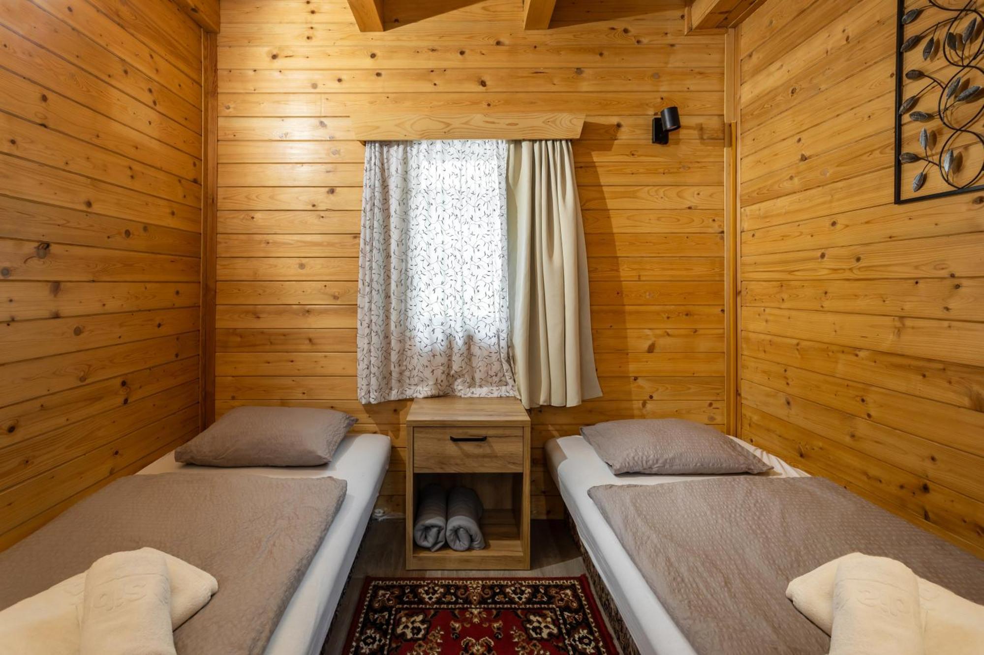 Private Summer House With Swimming Pool, Beach Bar And Pit For Football And Volleyball Hvezdonice Bagian luar foto